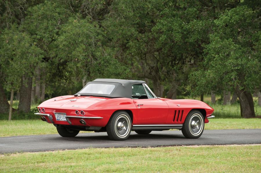  Chevrolet Corvette Stingray Convertible 1965 года  (фото 17 из 28)